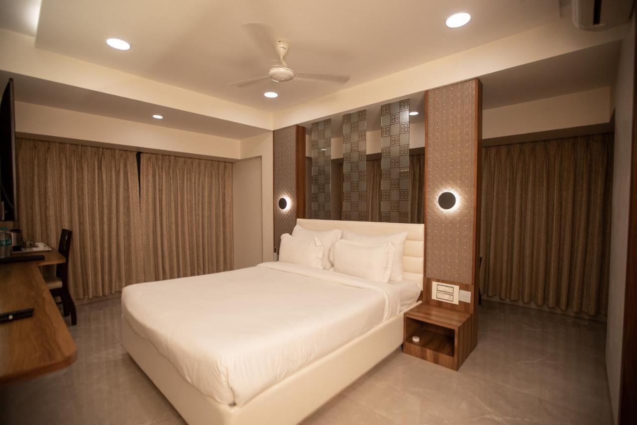 Hotel Naaz Executive Mumbai Exterior photo