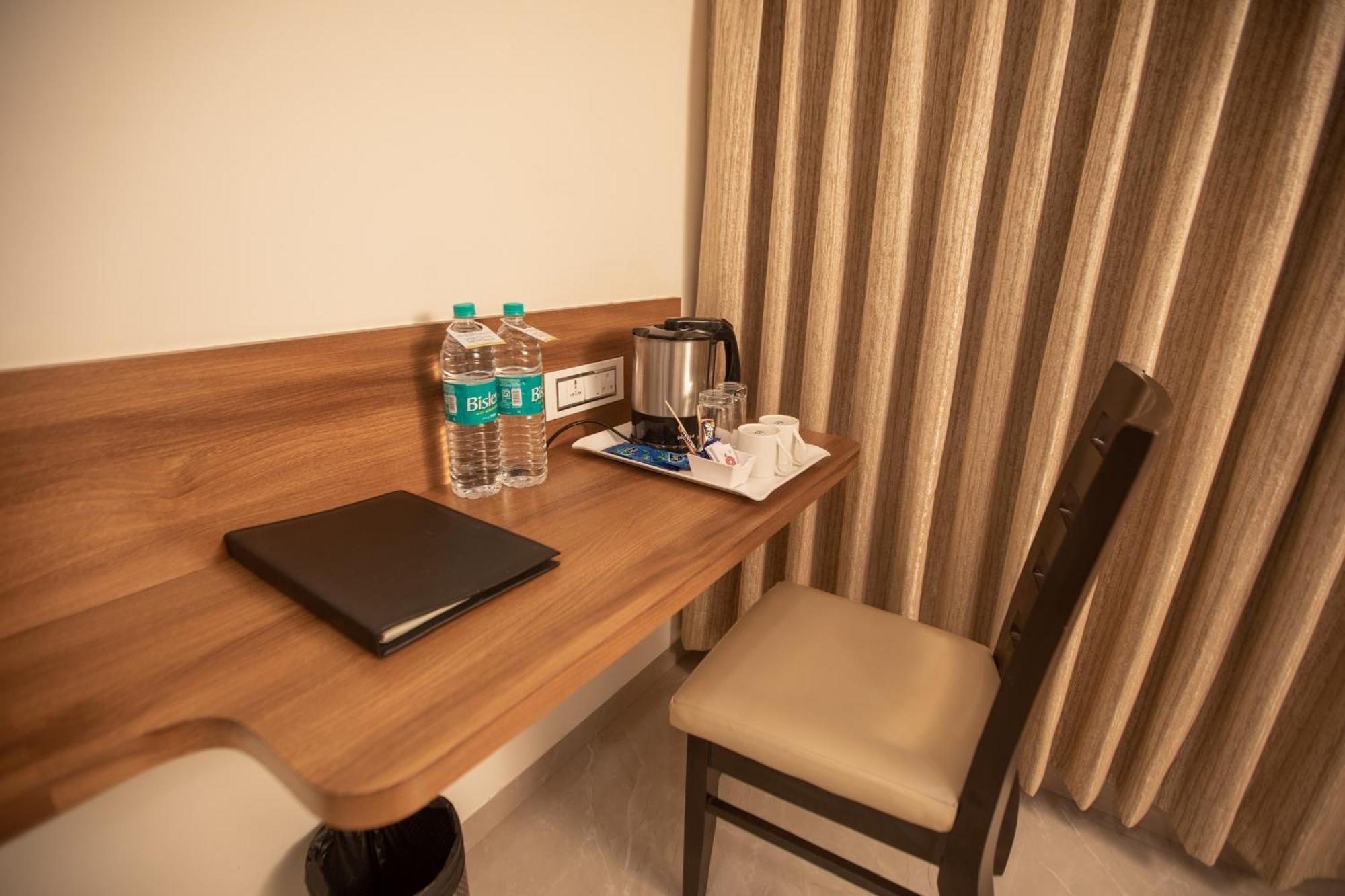 Hotel Naaz Executive Mumbai Exterior photo